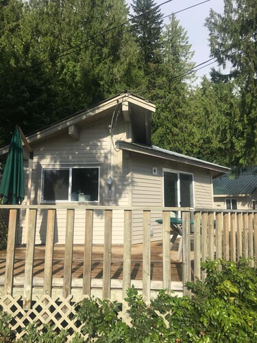 The Lookout Is A Cozy Cabin At Blind Bay Hideaway On The Beautiful Sunny Shuswap