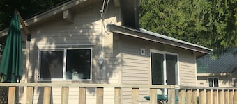 The Lookout Is A Cozy Cabin At Blind Bay Hideaway On The Beautiful Sunny Shuswap