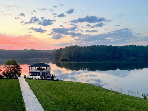 Sunrise at Lake Anna: Boathouse, Pickleball, Hot Tub, Golf, Sleeping Porch, Game