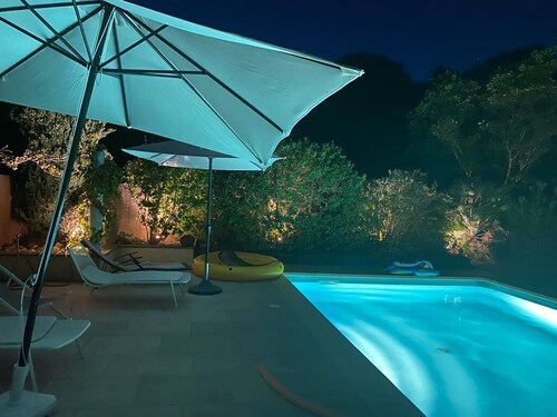 Mas d'Avignon: swimming pool, large wooded park in absolute calm