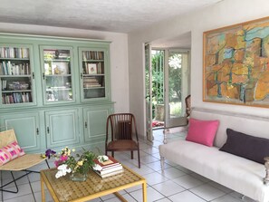 Smart TV, table tennis, books, music library - Mas d'Avignon: swimming pool, large wooded park in absolute calm (Sommières)