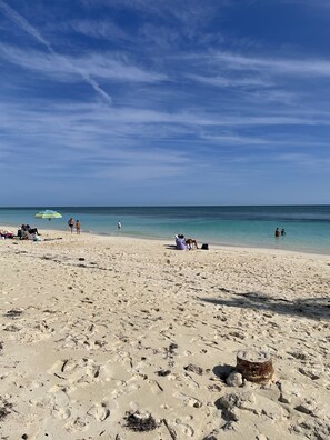 Sillas reclinables de playa, toallas de playa