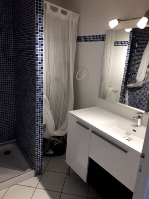 Douche, séchoir à cheveux