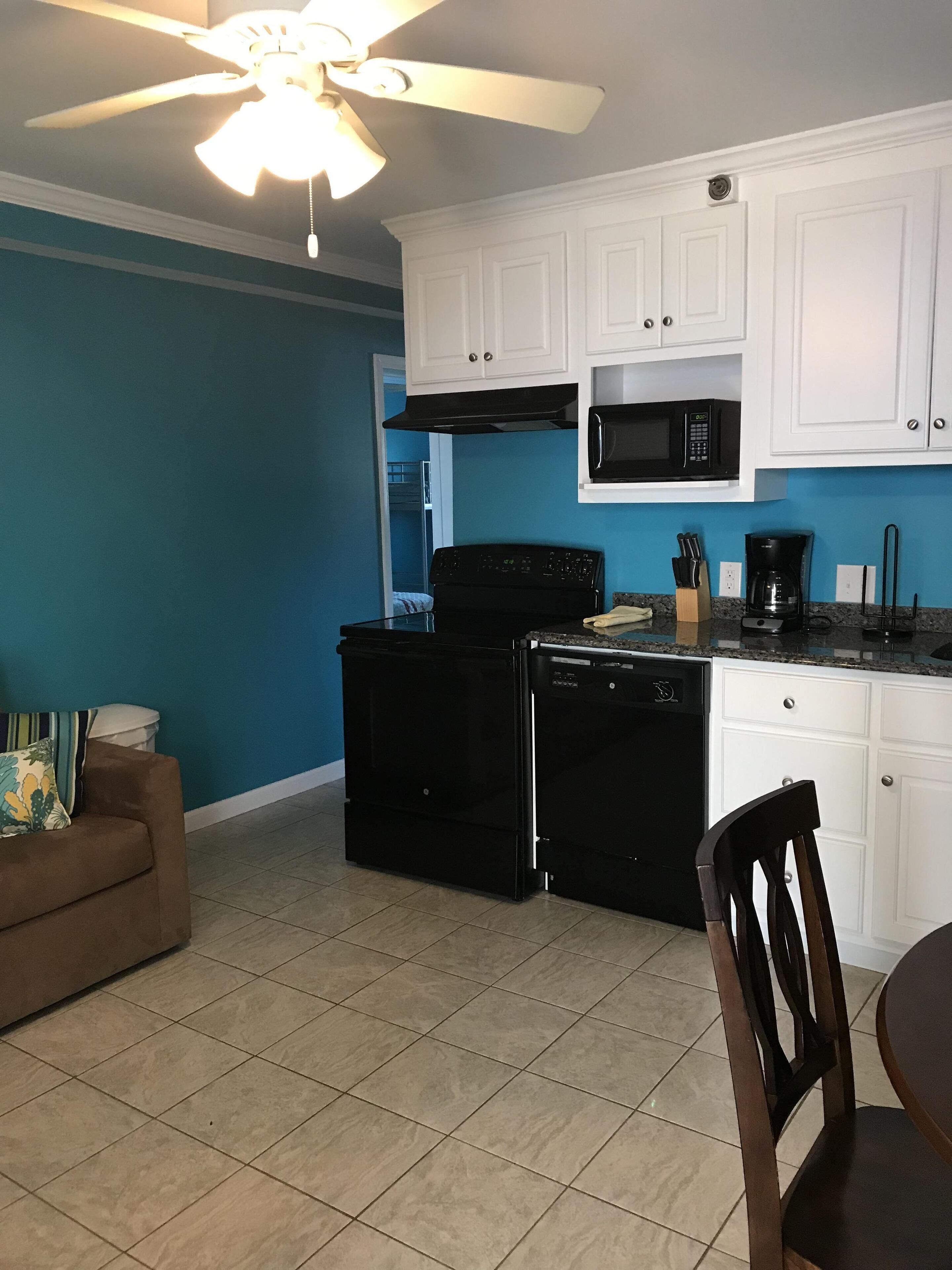 Condo The Beach Is Just Across The Street