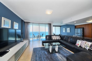 Deluxe Apartment, 3 Bedrooms, Accessible, Ocean View | Living area