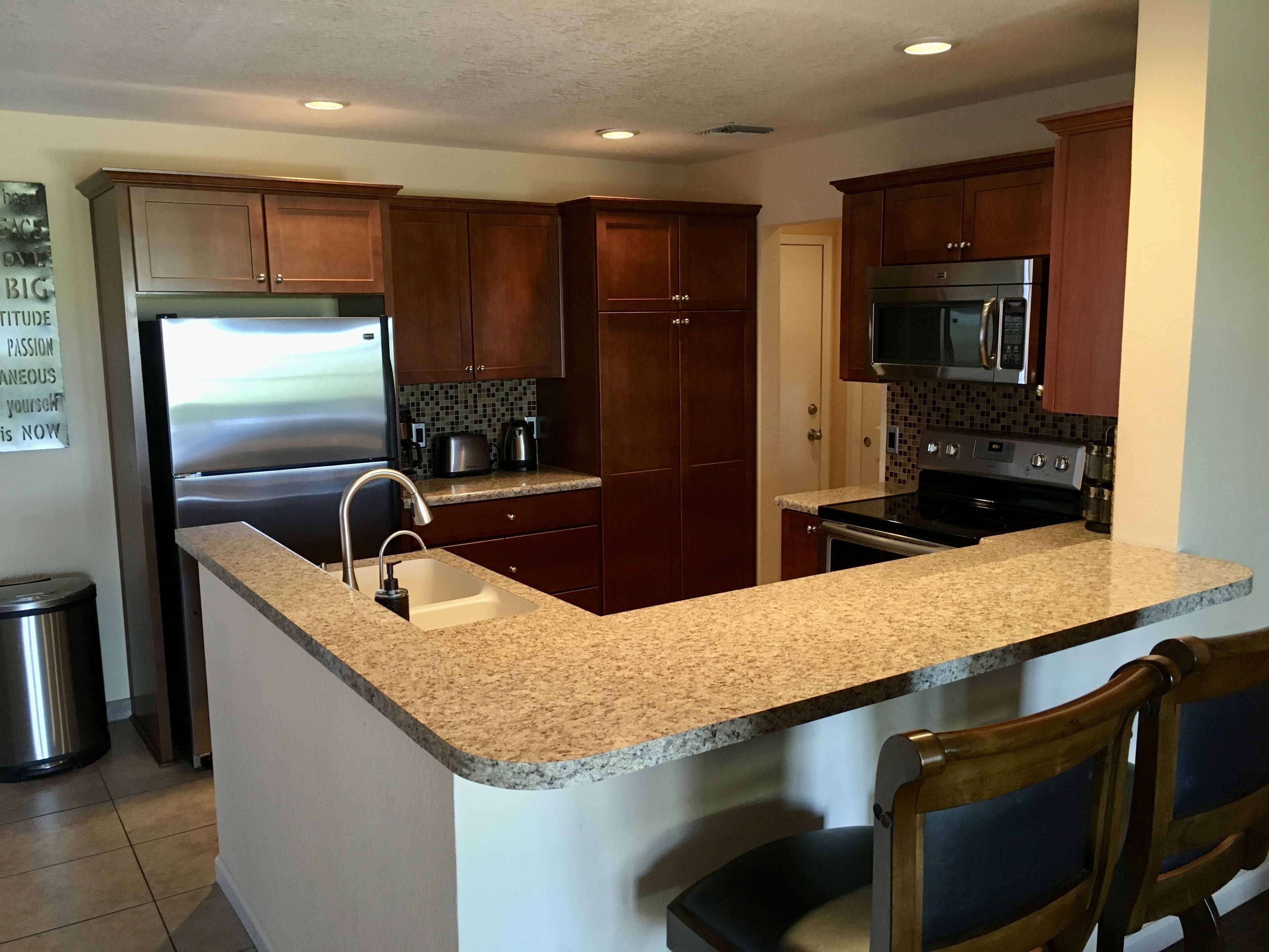 3 Bedroom/2 bath home- 7-8 min walk to fountain & park, and much more!