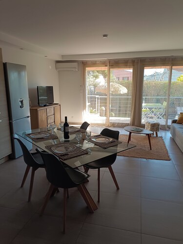 Luxury apartment 300 m from the beach with free private parking and wifi