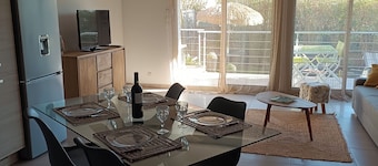 Luxury apartment 300 m from the beach with free private parking and wifi