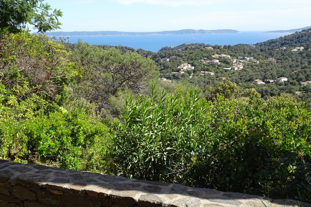 beautiful sea views - islands of Hyeres - private beaches - near Lavandou