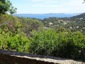 A coastal landscape with dense greenery and scattered buildings. - Beautiful ocean views - private beaches - near Lavandou (Bormes-Les-Mimosas)