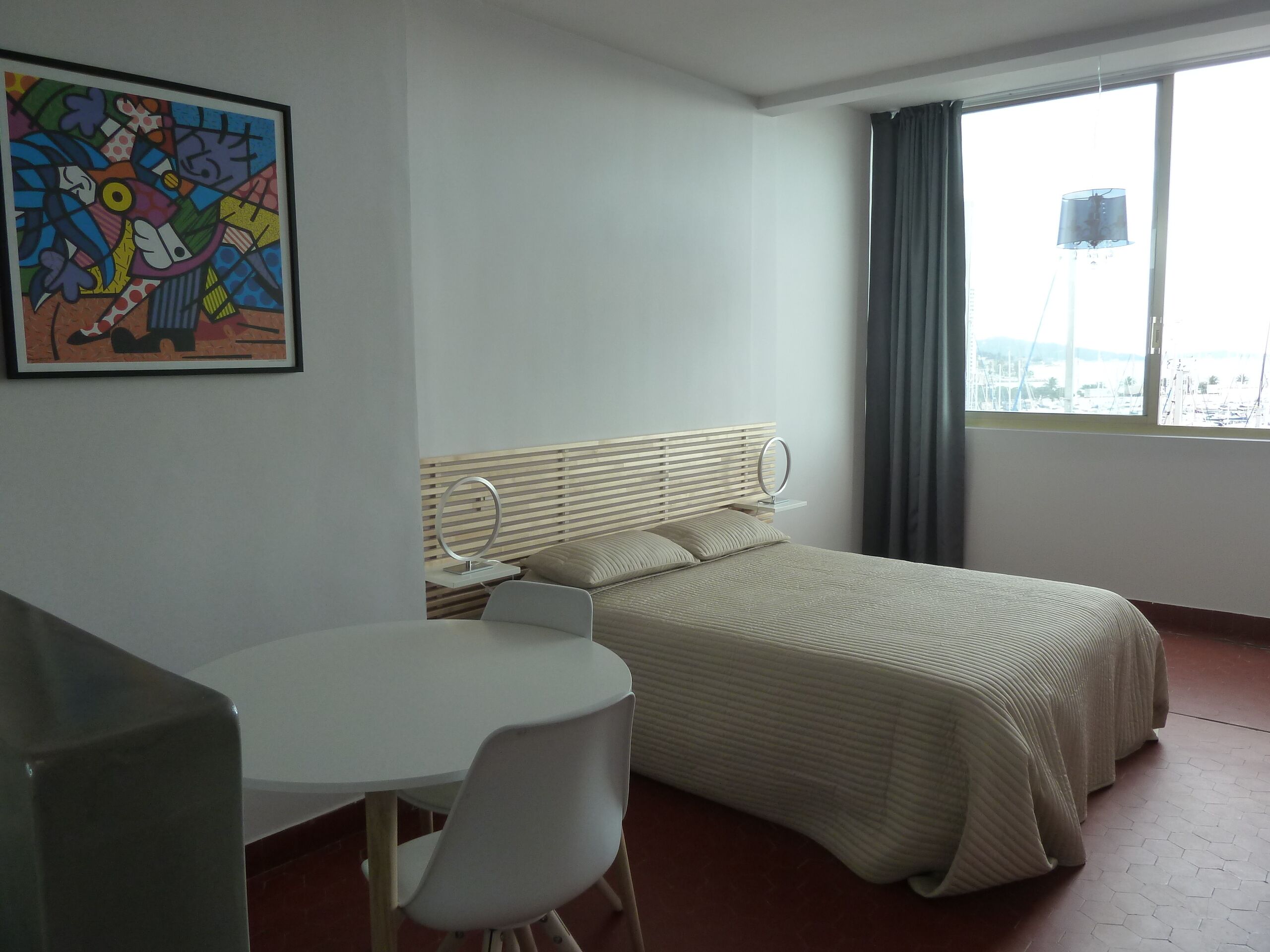 Grand T1 Design of the port of Toulon. Magnificent views of the sea.