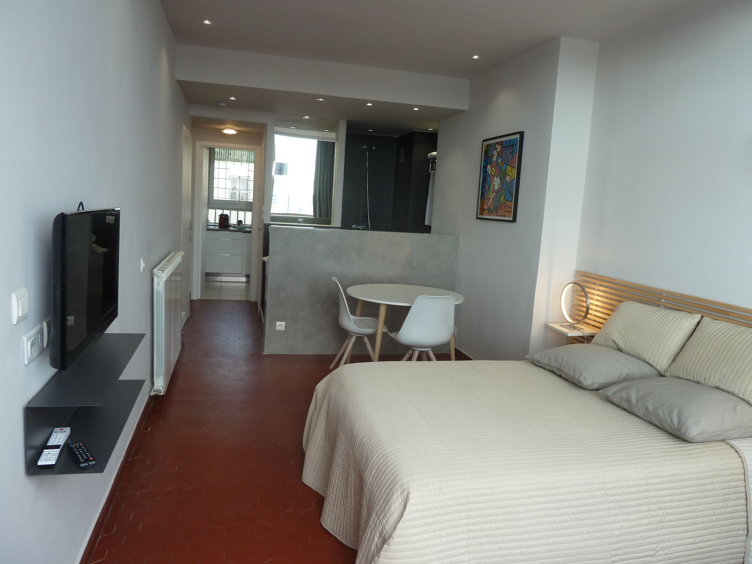 Grand T1 Design of the port of Toulon. Magnificent views of the sea.