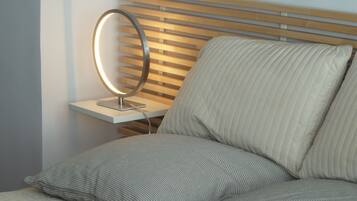 1 slaapkamer, een strijkplank/strijkijzer, gratis wifi, beddengoed