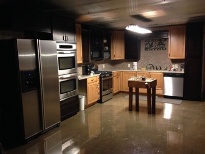 4-bedroom vacation home steps to Reelfoot Lake