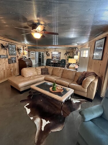 VARAA NYT KALASTUSTA, REUNIIKKAA, VOITELTAA TAI PERHEKORTTIIN