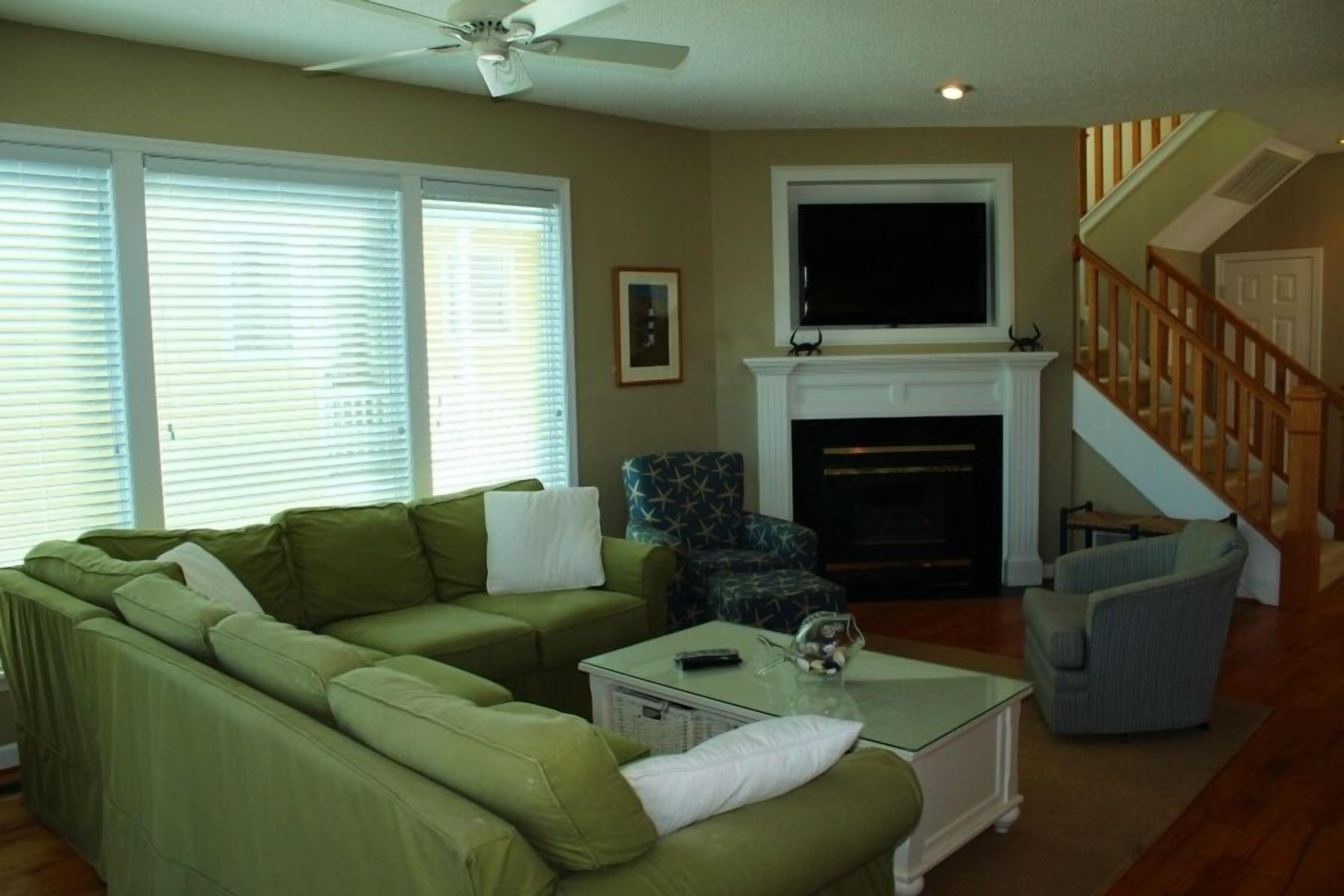 Rudder Village 6 - Canal-Front Escape in Pirate's Cove