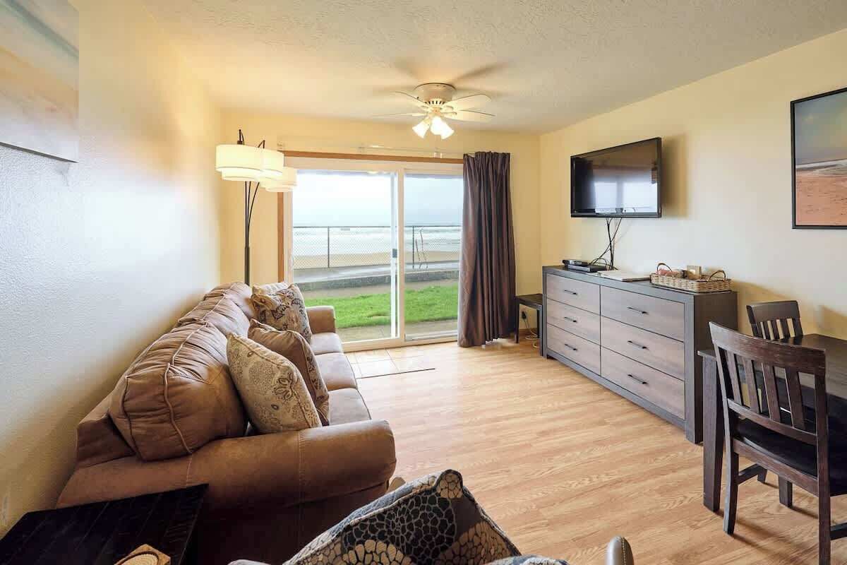 テレビ、書斎 / ワークスペース