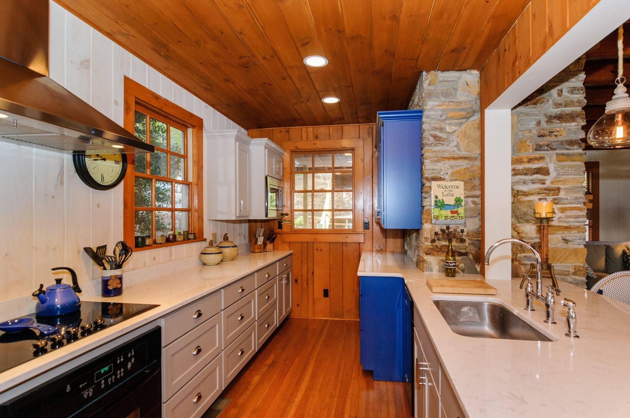 Large lakefront home. Swim, fish & kayak on Lake Lure