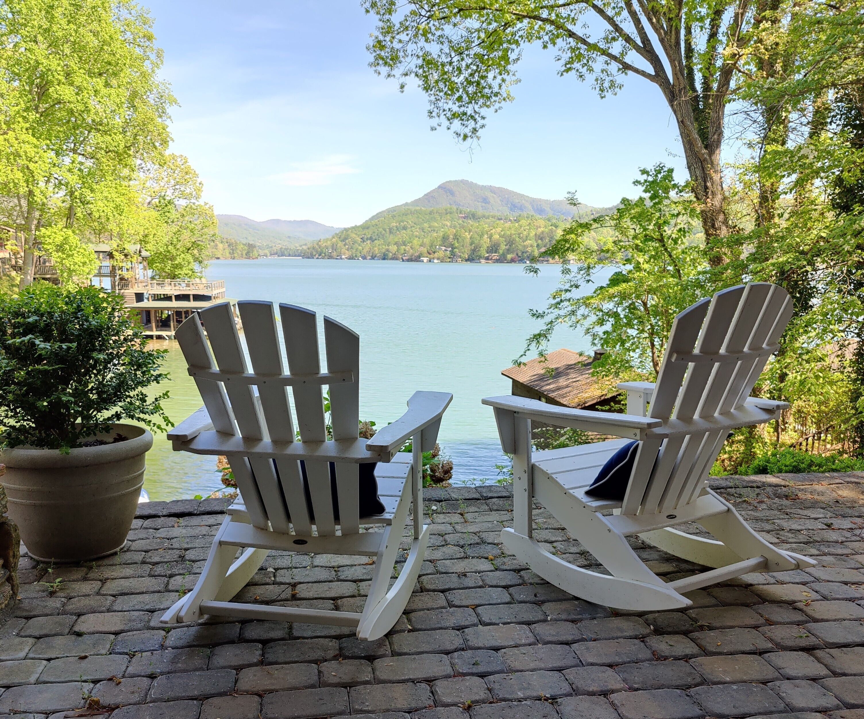 Large lakefront home. Swim, fish & kayak on Lake Lure