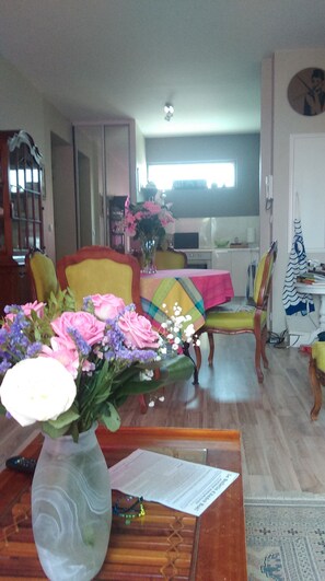 Dining - 3-room apartment, beautiful sea view, garage and balcony (Cassis)