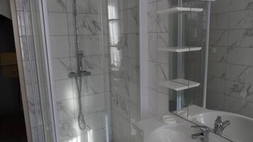 Combined shower/tub, hair dryer, towels, soap
