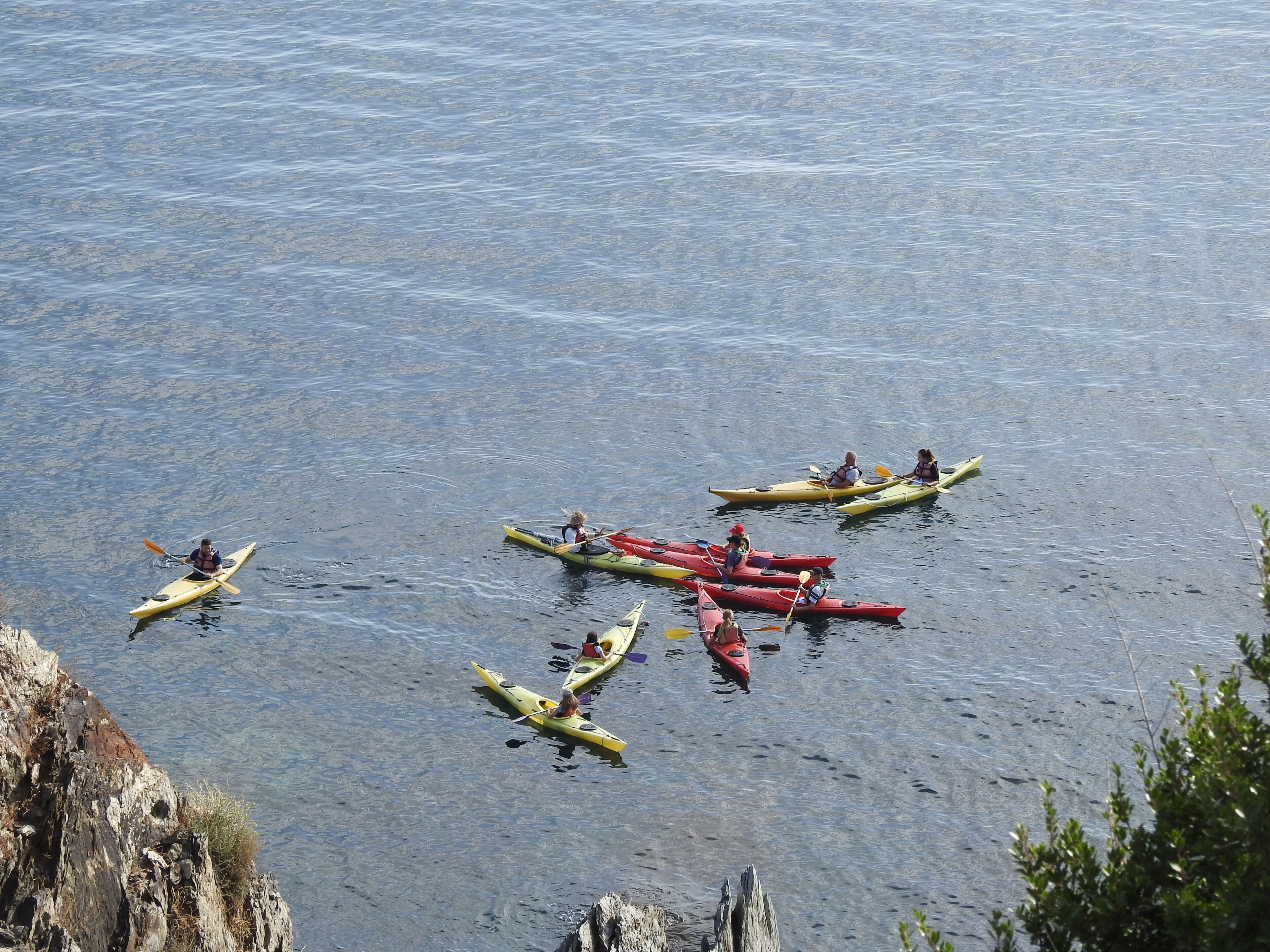 Ubicación cercana a la playa y tumbonas