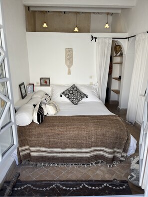 5 bedrooms, desk, iron/ironing board, free WiFi - RIAD LE CONSULAT / private riad in the medina with services / breakfast / sea view (Essaouira)