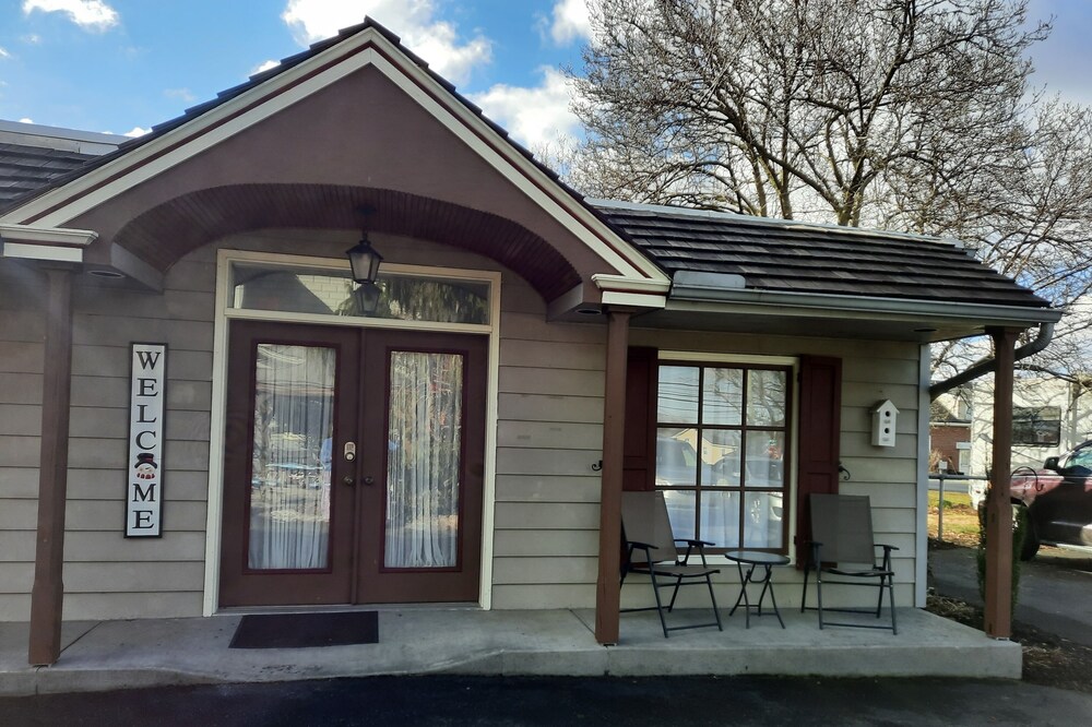 Relax close to all the Amish Country attractions. Affordable, Family-Friendly.
