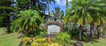 Free-Standing Cottages On North Shore Kauai! ~ 5 Minute Drive to Hanalei Bay ~