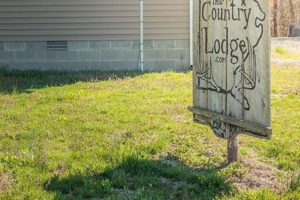The Country Lodge-Southern Illinois Getaway