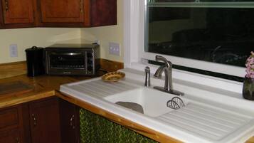 Réfrigérateur, four, plaque de cuisson, cafetiÚre/bouilloire