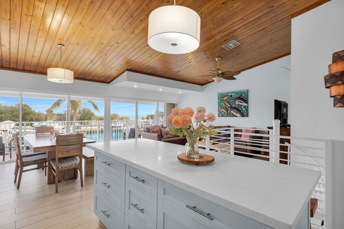 Sunrise Escape - Ocean Front Villa - Sleeps 10