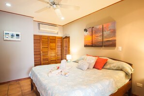 3 bedrooms, WiFi, bed sheets - Condo on Playa Flamingo Beach (Flamingo)