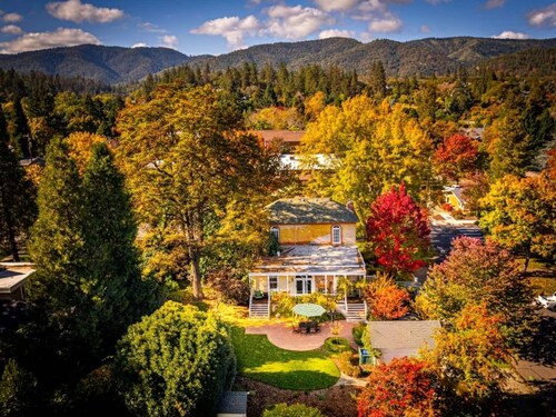 Historic Luxury Estate | Walk to Britt Festival, Dining & Wine Country