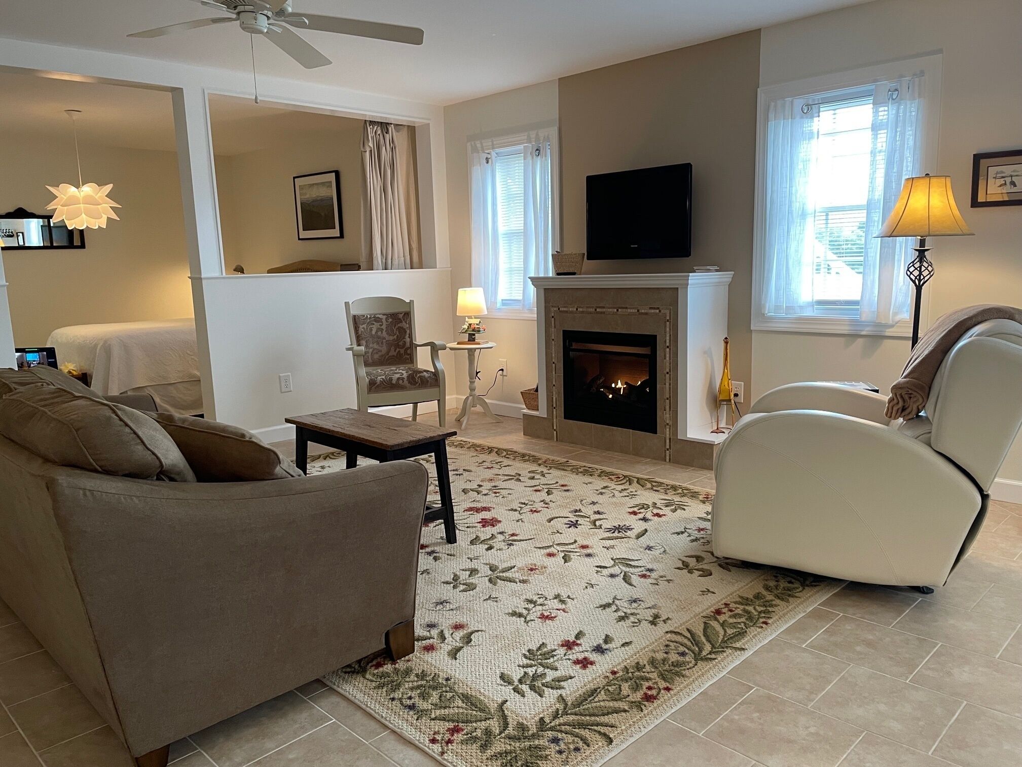 Large modern suite in Shenandoah Valley