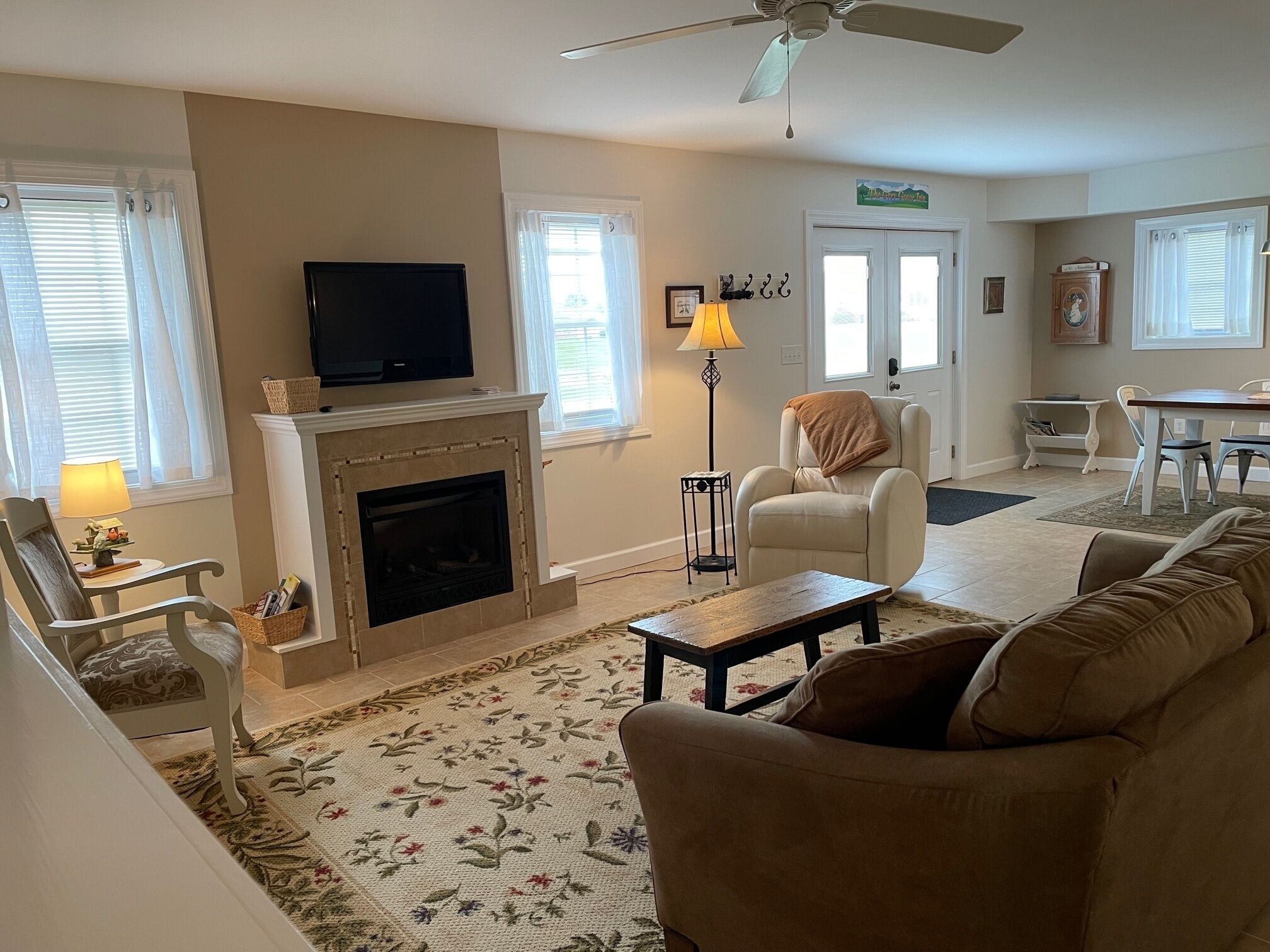 Large modern suite in Shenandoah Valley