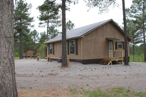 Exterior - Crosscut Cabins- Minutes from Lake, River, & Diamond Mine! Private Hiking Trail! (Murfreesboro)