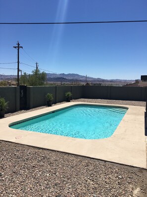 Pool - 3 bedroom 2 bath Pool home (Lake Havasu City)