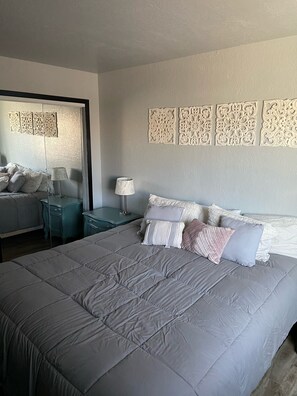 3 bedrooms, WiFi, bed sheets, wheelchair access - 3 bedroom 2 bath Pool home (Lake Havasu City)