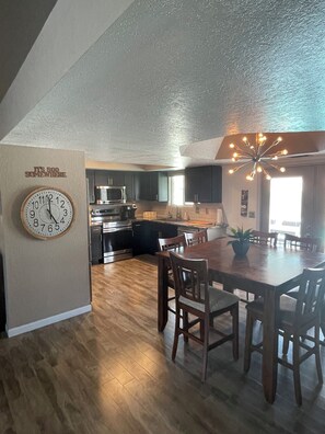 Dining - 3 bedroom 2 bath Pool home (Lake Havasu City)