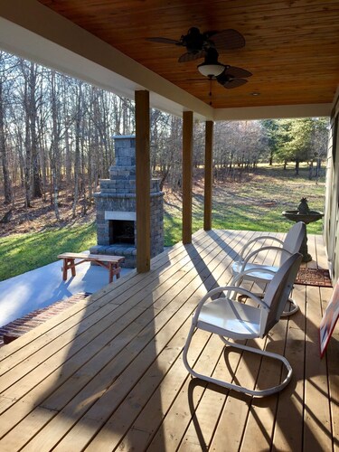 Tennessee Mountain Home in Beautiful Wooded Setting