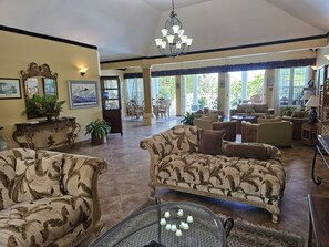 Smart TV, table tennis, books, stereo