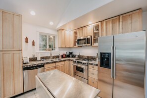 Fridge, microwave, oven, stovetop - Snowline Cabin #1 - A Perfect New Contemporary Family Retreat With a Hot Tub! (Glacier)