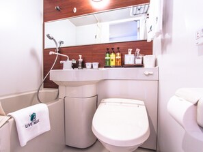 Kombinasi shower/bathtub dan pengering rambut