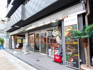 Property entrance - HOTEL LiVEMAX KOBESANNOMIYA (Kobe)
