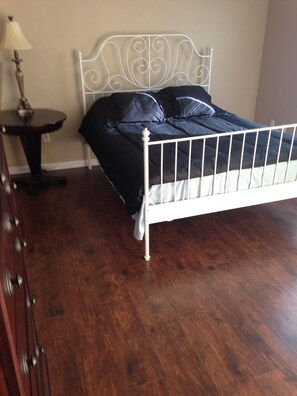 2 chambres, fer et planche à repasser, Wi-Fi, literie fournie