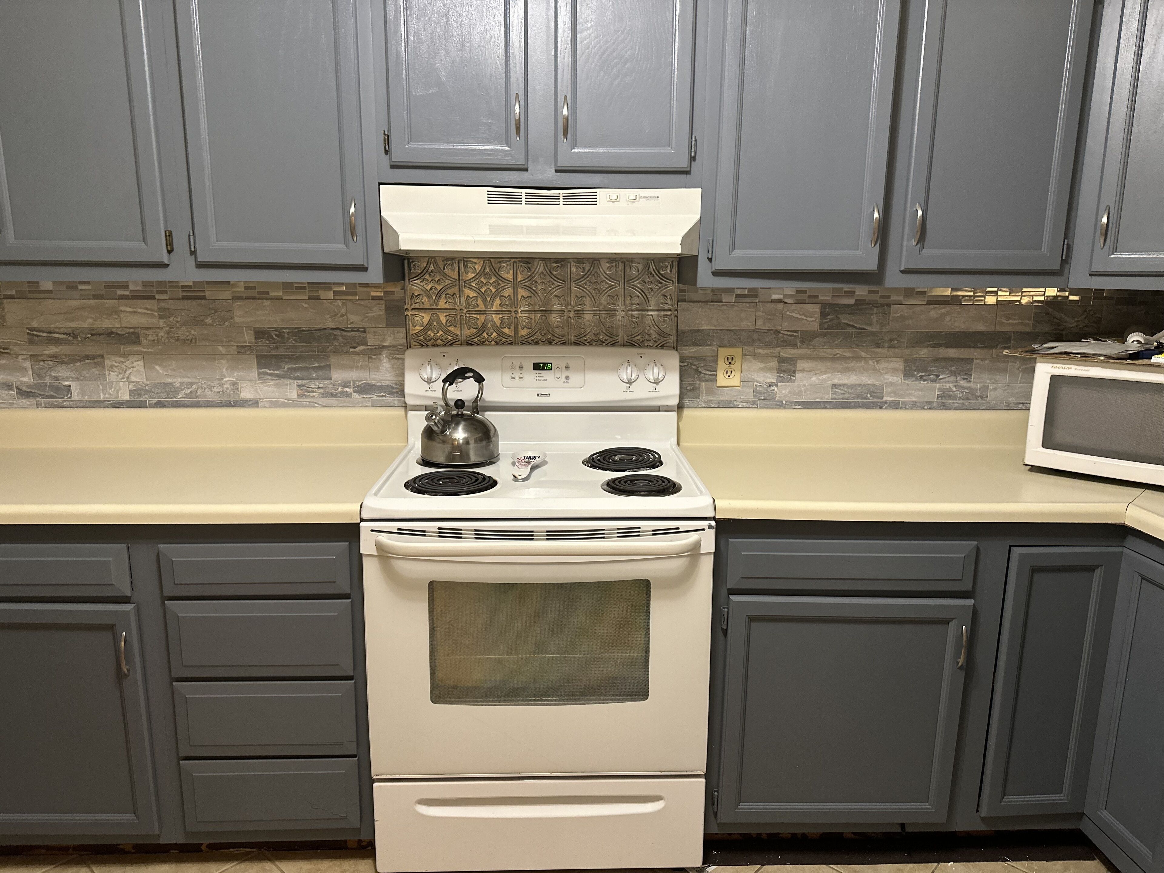 Frigorifero, microonde, forno, piano cottura