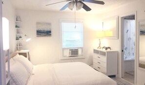 2 bedrooms, iron/ironing board, WiFi, bed sheets - Town walking distance-Bridgehampton Cottage (Bridgehampton)