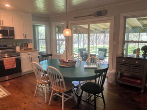 Fridge, microwave, oven, stovetop - Lake View house with park like yard.  New cowboy pool to beat the heat !! (Canyon Lake)