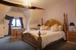 Quarto casal de uso individual | Roupas de cama premium, Wi-Fi de cortesia, roupa de cama